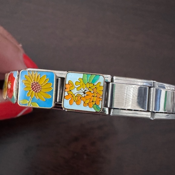 Vintage Inspired Floral Italian charm bracelet - Picture 5 of 7